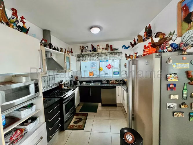 Vendo Casa Espaciosa en PH Horizontes, Altos de Panamá 26-6103GG
