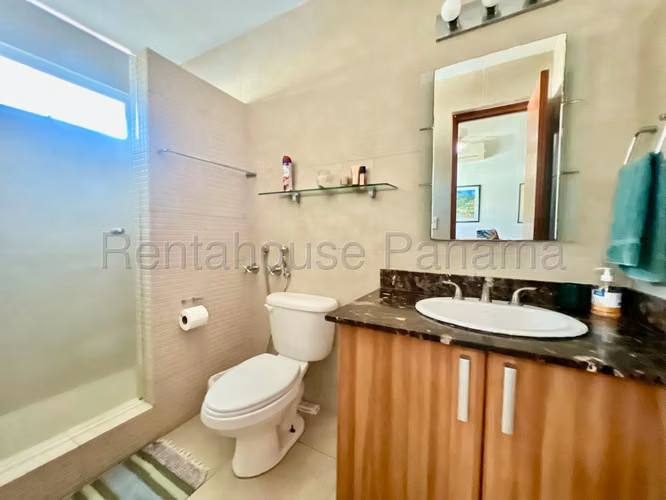 Vendo Casa Espaciosa en PH Horizontes, Altos de Panamá 26-6103GG