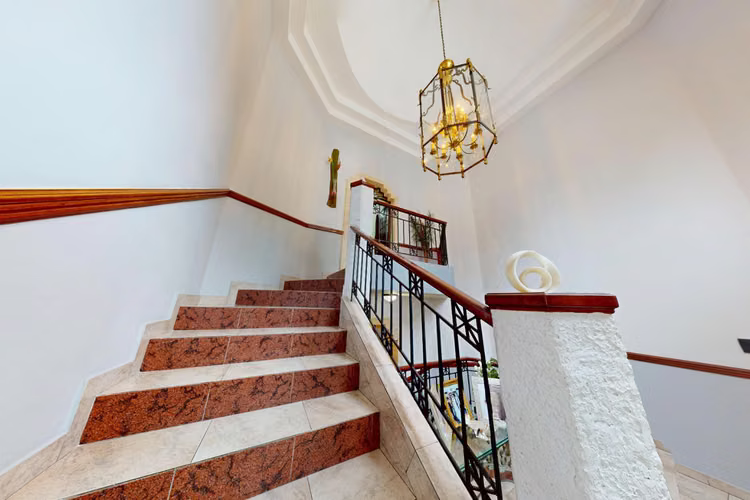 Casa de Lujo en Dos Mares | 1,200m² de Terreno | Piscina y Amplio Patio