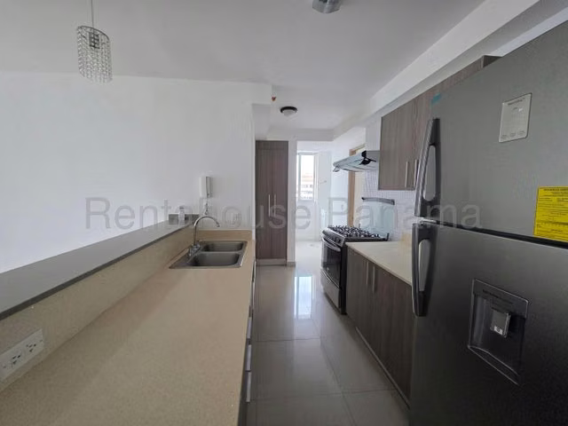 alquilo apartamento en via argentina OF 26-6069