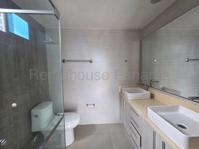alquilo apartamento en via argentina OF 26-6069