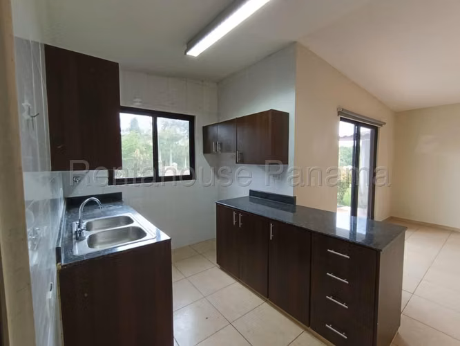 Alquiler de casa de 200m² en Chorrera 26JS3033
