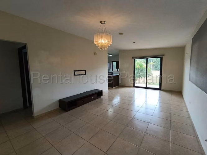 Alquiler de casa de 200m² en Chorrera 26JS3033
