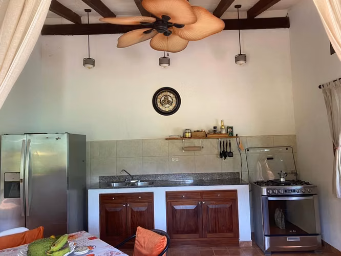SE VENDE TERRENO CON 2 CASAS-En Pedasí
