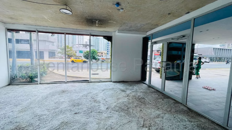 Local comercial en venta en Vía España YM