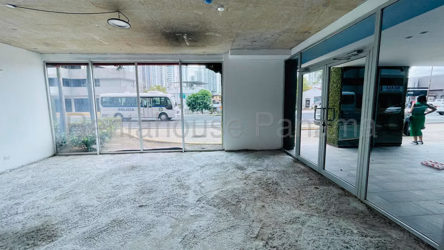 Local comercial en venta en Vía España YM