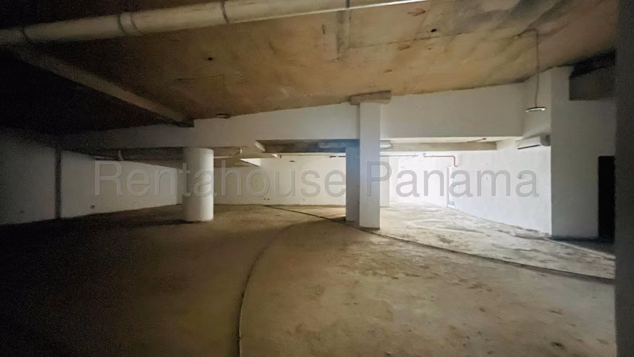 Local comercial en venta en Vía España YM