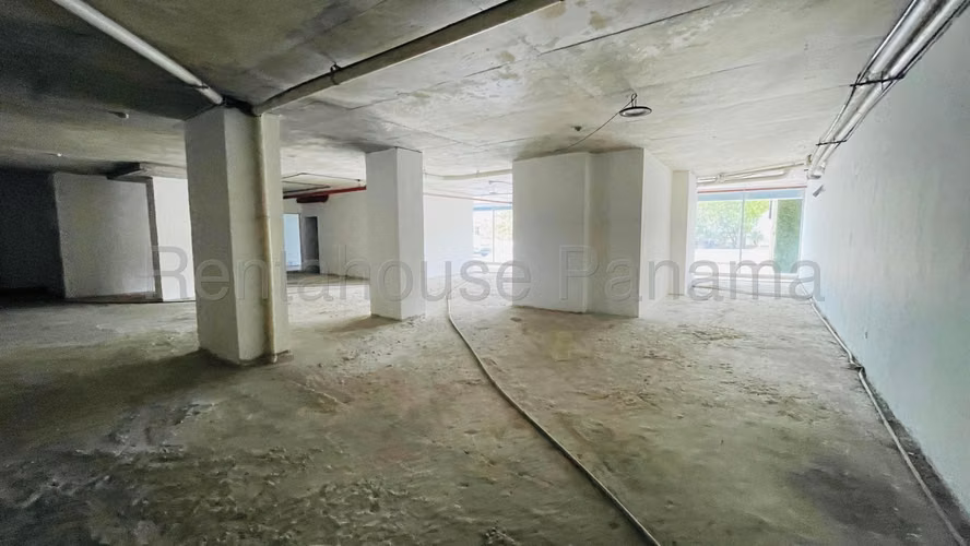Local comercial en venta en Vía España YM