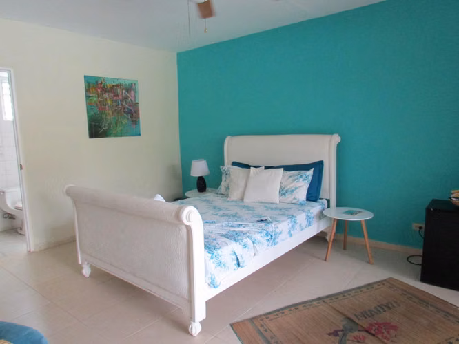 Venta de Casa en Coronado con Piscinas y Amplio Terreno