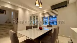 Venta de Casa con 251m2 en Versalles PH Quintas de Versalles 26-6050SR