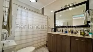 Venta de Casa con 251m2 en Versalles PH Quintas de Versalles 26-6050SR