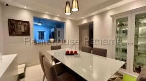 Venta de Casa con 251m2 en Versalles PH Quintas de Versalles 26-6050SR