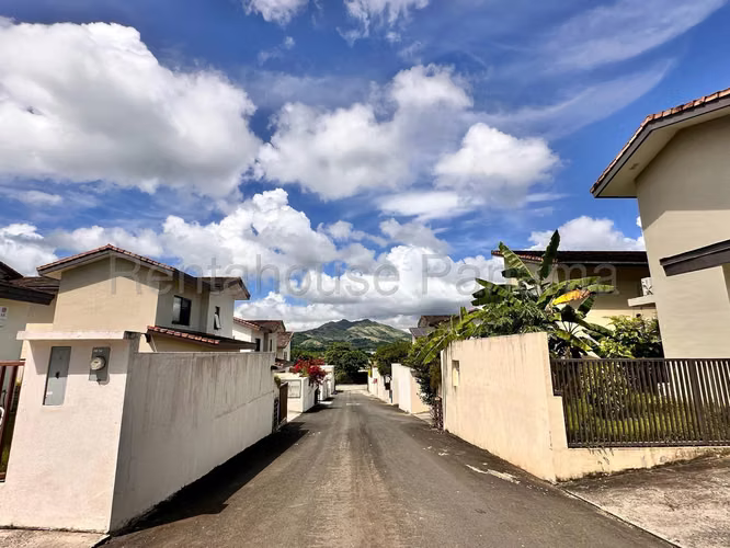  CASA EN VENTA EN PANAMÁ PACÍFICO BDP