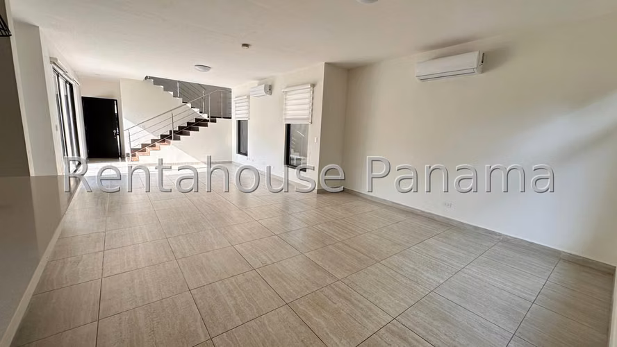 CASA EN VENTA EN PANAMÁ PACÍFICO BDP