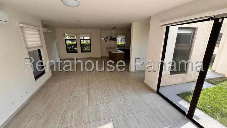  CASA EN VENTA EN PANAMÁ PACÍFICO BDP