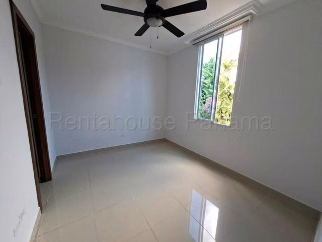 Se alquila casa en La Alameda KC