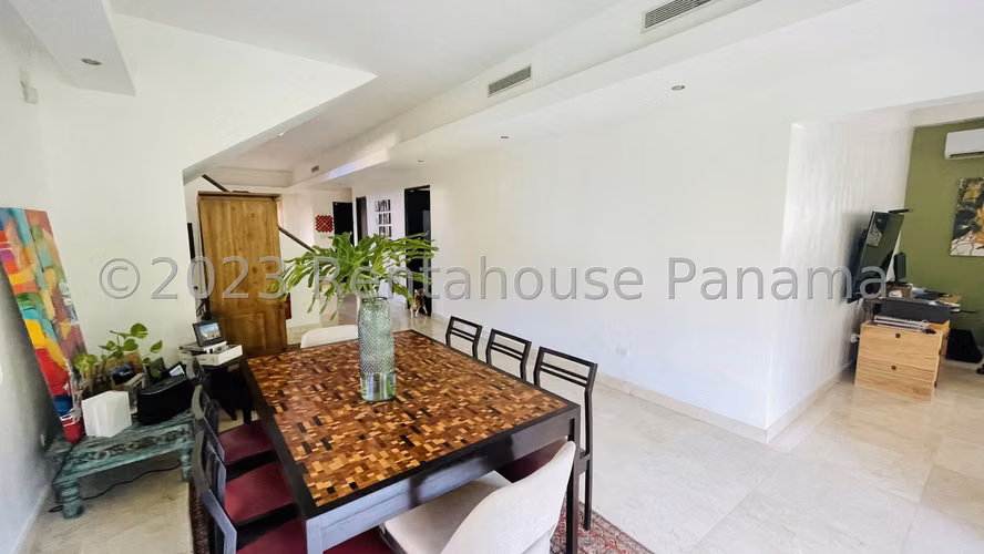 Casa en Alquiler en Clayton AFC 24-7867