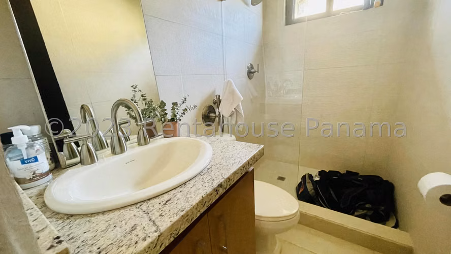Casa en Alquiler en Clayton AFC 24-7867