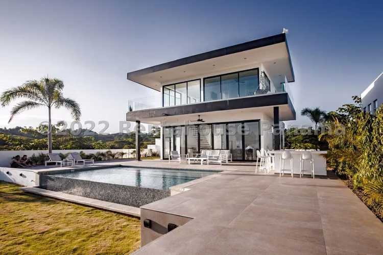 HOUSE FOR SALE IN BEACH VENAO BDP