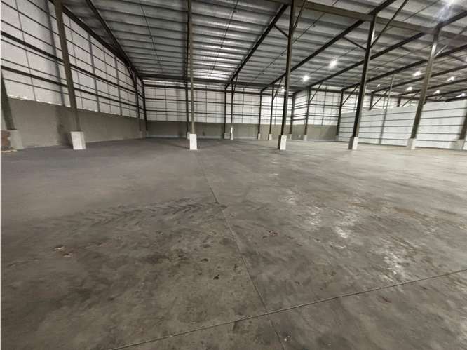 BODEGA EN LAS MAÑANITAS / USO COMERCIAL / 2738M /  PARQUE INDUSTRIAL