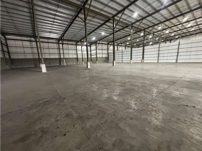 BODEGA EN LAS MAÑANITAS / USO COMERCIAL / 2738M /  PARQUE INDUSTRIAL