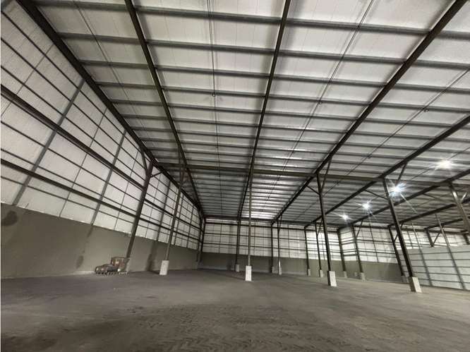 BODEGA EN LAS MAÑANITAS / USO COMERCIAL / 2738M /  PARQUE INDUSTRIAL