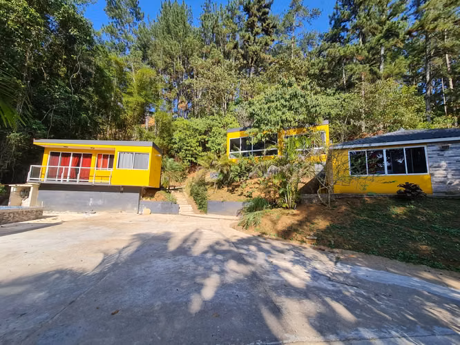 CERRO AZUL / 3 CABINS / 2,400m² / PRIVATE AREA / JACUZZI / TERRACE