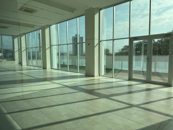 PH Sky Point Tower – Vista abierta y ubicación estratégica en Tumba Muerto - Imagen 12