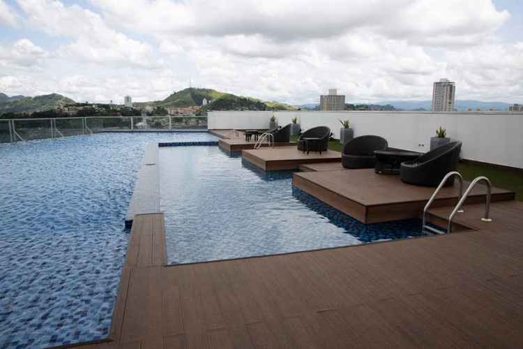 Apartamento Amoblado con Vista al Mar y Ciudad | 2 Rec | 2 Parking | Sky Point Towers
