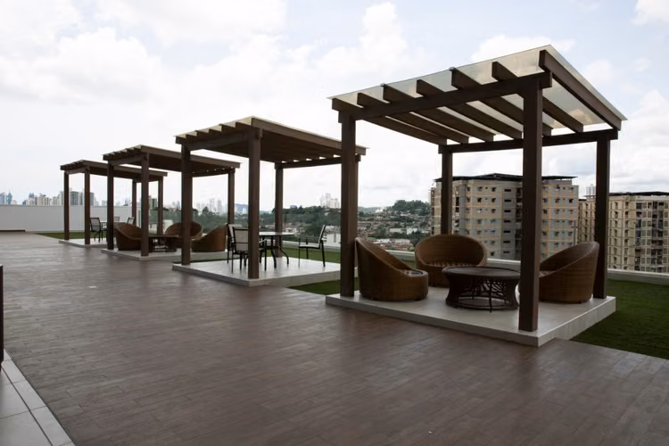 Apartamento Amoblado con Vista al Mar y Ciudad | 2 Rec | 2 Parking | Sky Point Towers