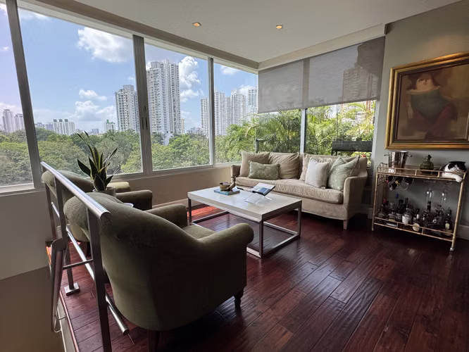 Vendo Apartamento frente al Parque Omar