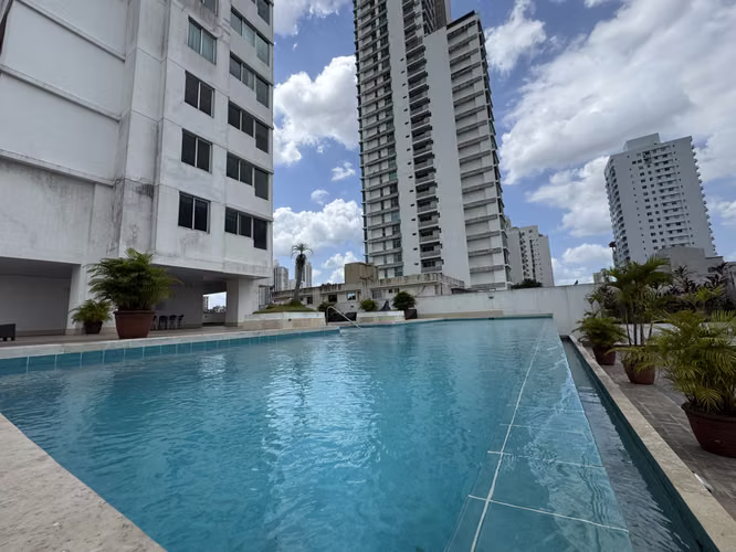 Vendo Apartamento frente al Parque Omar
