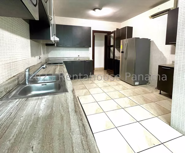 Venta de Apartamento de 323 m2 en PH Pacific Point, Punta Pacífica 24-9250GG