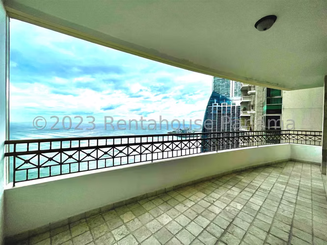 Venta de Apartamento de 323 m2 en PH Pacific Point, Punta Pacífica 24-9250GG