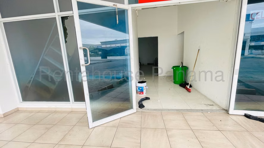 Alquiler de local comercial en Altos de Panamá tiene gas  AK