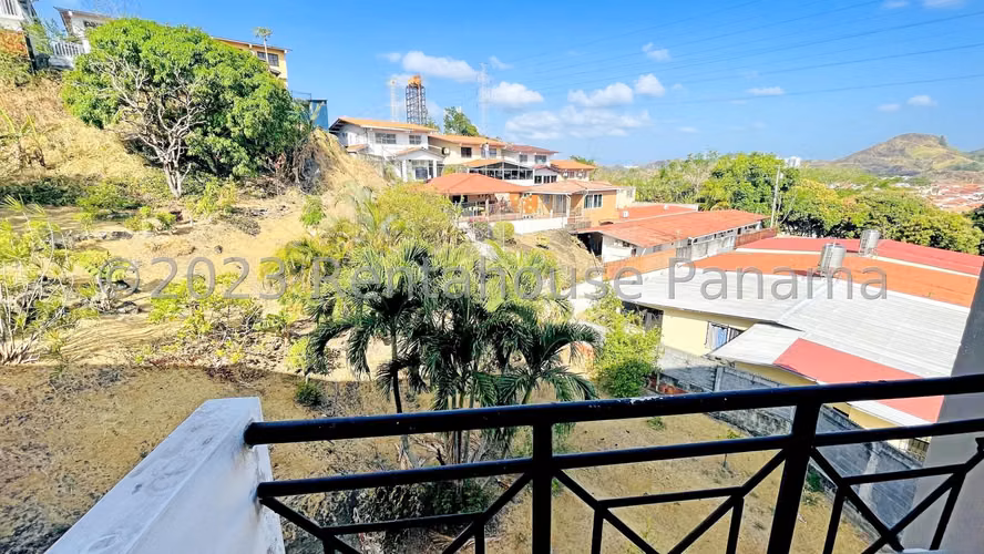 Venta de apartamento en Altos de Santa Maria AK