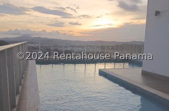 Venta de apartamento full amoblado en Vía España La Cresta AK
