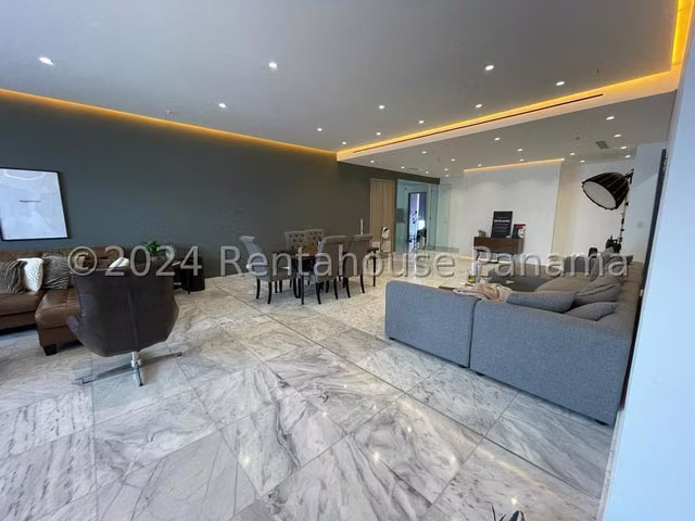 Venta PH Ocean Front JM