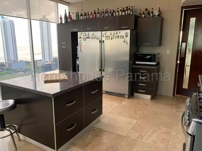 Se Vende Apartamento en Costa del Este LA26-5386