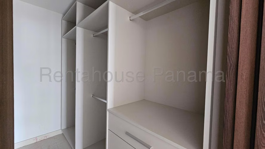 Se Vende Apartamento en Costa del Este LA26-2909