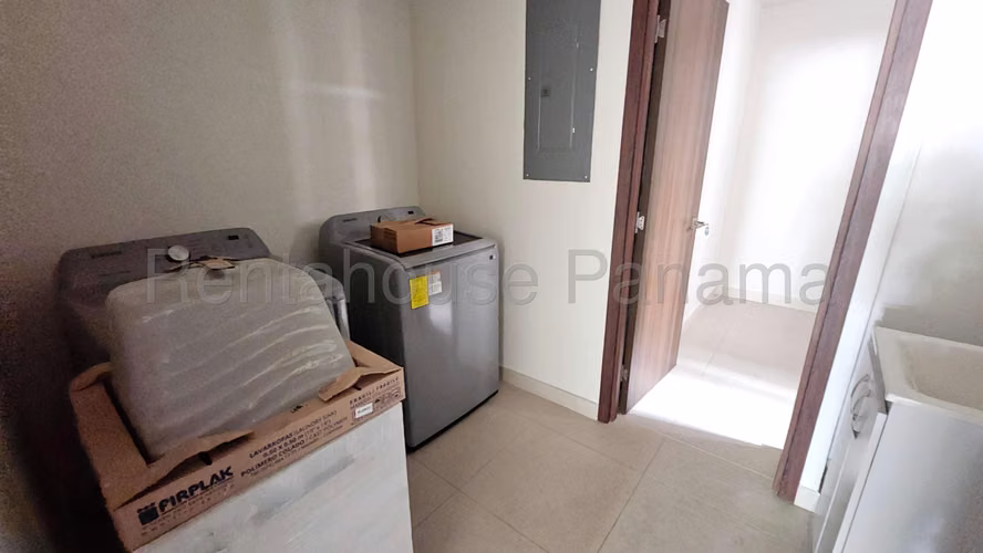 Se Vende Apartamento en Costa del Este LA26-2909
