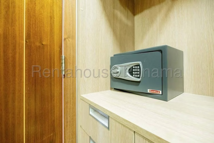 Se Vende Apartamento en Costa del Este LA26-5817