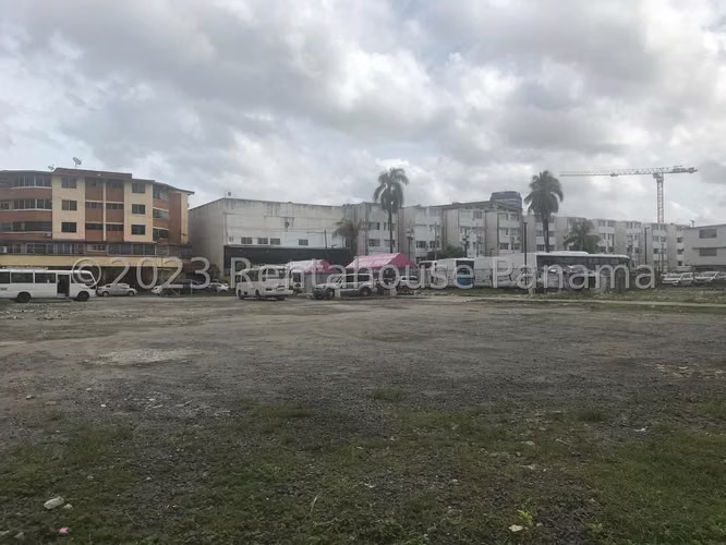Venta de terreno en la Avenida México  AK
