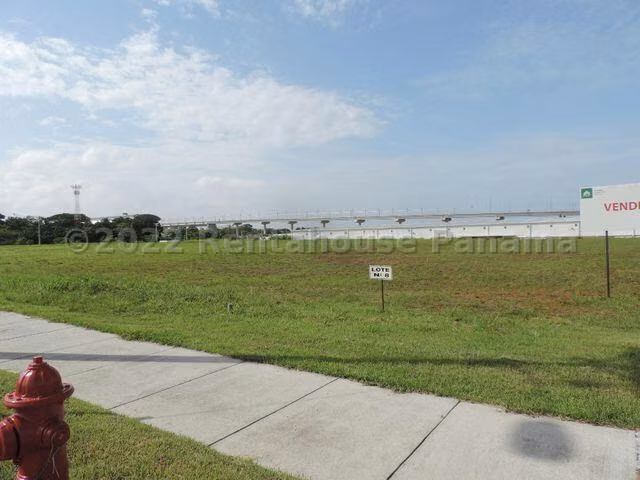 Venta de terreno dentro de parque industrial  24 de Diciembre AK