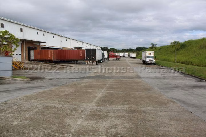Venta de terreno dentro de parque industrial  24 de Diciembre AK