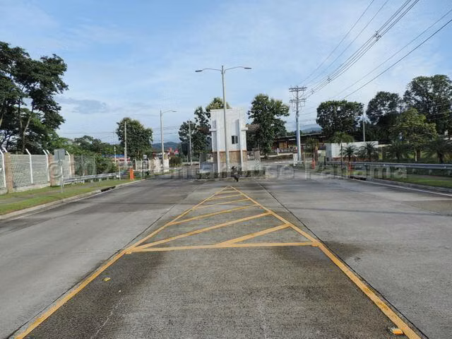 Venta de terreno dentro de parque industrial  24 de Diciembre AK