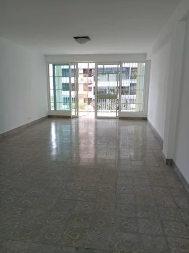 alquiler en  Vía Argentina  3 recámaras +1 estudio  2 baños, parking, balcón   $1200