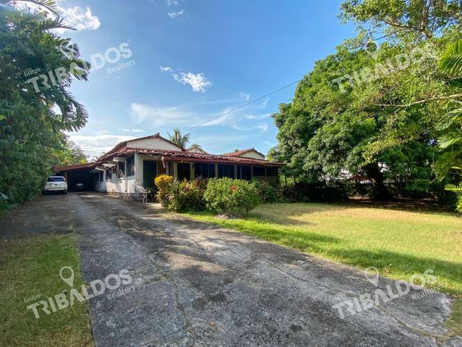 Terreno de 1,556m² en Altos del Golf con casa colonial para restaurar - Imagen 8