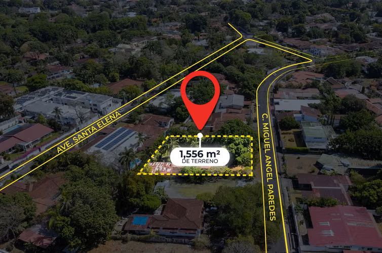 Terreno de 1,556m² en Altos del Golf con casa colonial para restaurar