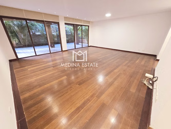 Alquiler Casa en Clayton Embassy Club 4 Recámaras Estudio Jardín 4 Estacionamientos